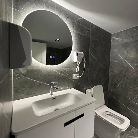 Hostal House *